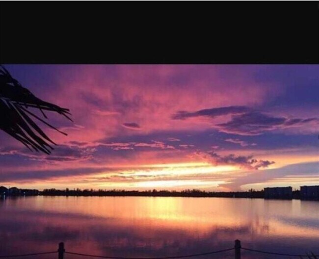 Building Photo - 105 Lake Emerald Dr