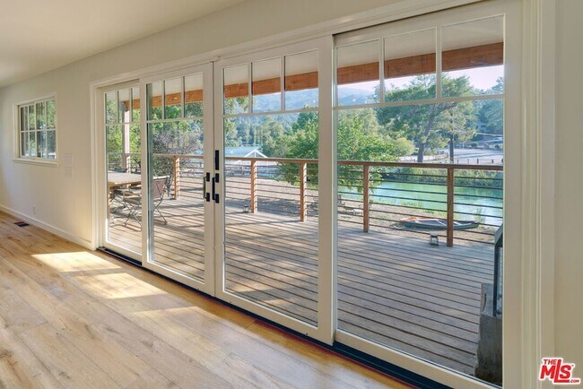 Building Photo - 2310 Laguna Cir Dr