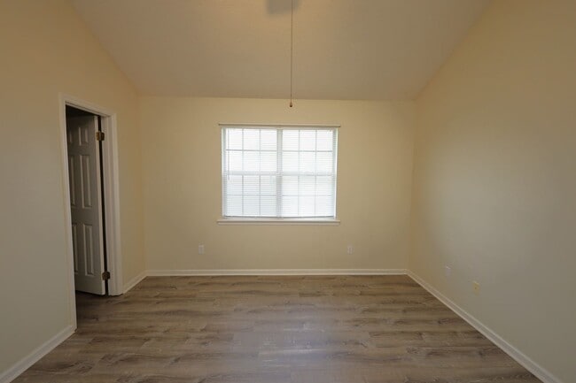 Building Photo - 4200 Shadowwood Dr