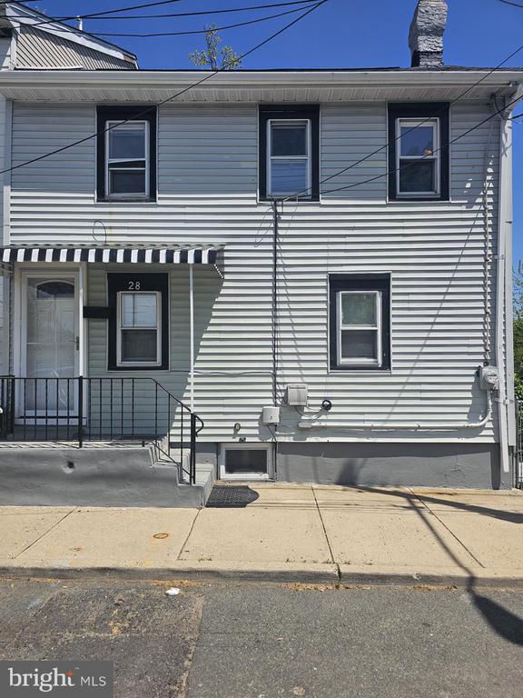 Primary Photo - 28 Bond St