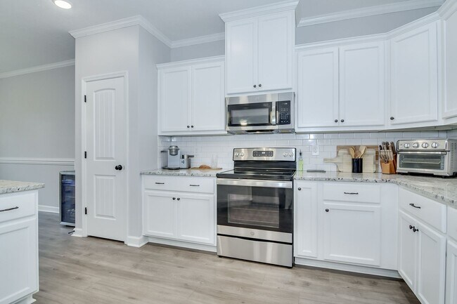 Building Photo - Haynes Station - 4 Bedroom 2.5 Bath