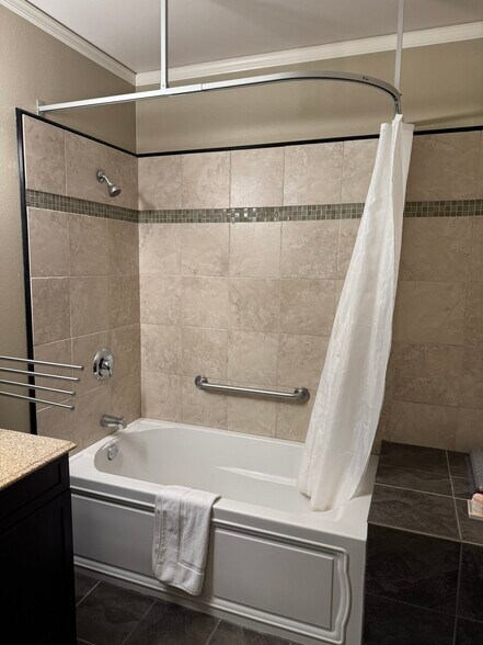 Tub - 957 Steamboat Slough Rd