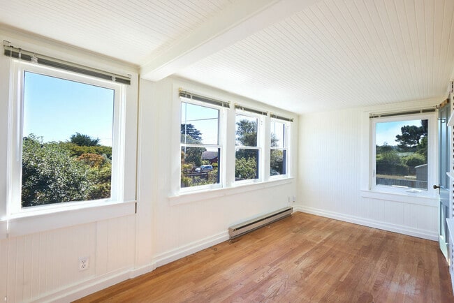 Building Photo - 166 Cedar Rd