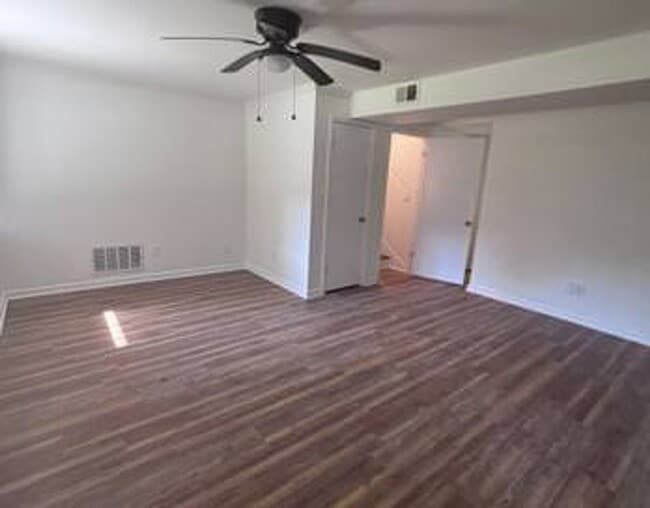 Building Photo - 600 Park Ln