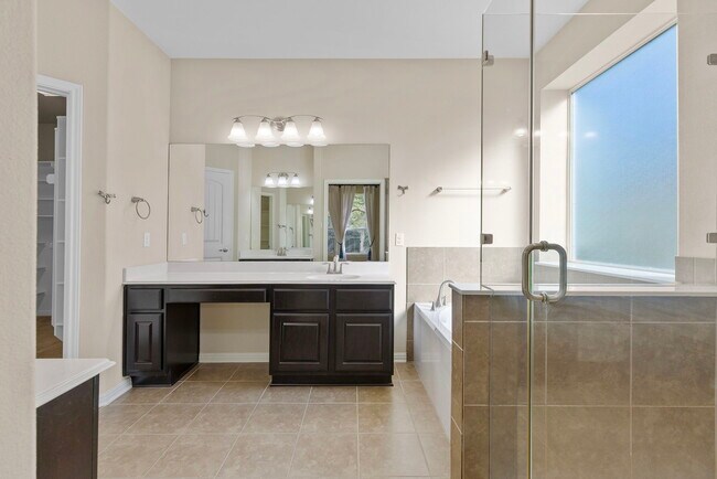 Building Photo - 2406 Sweetwater Ln