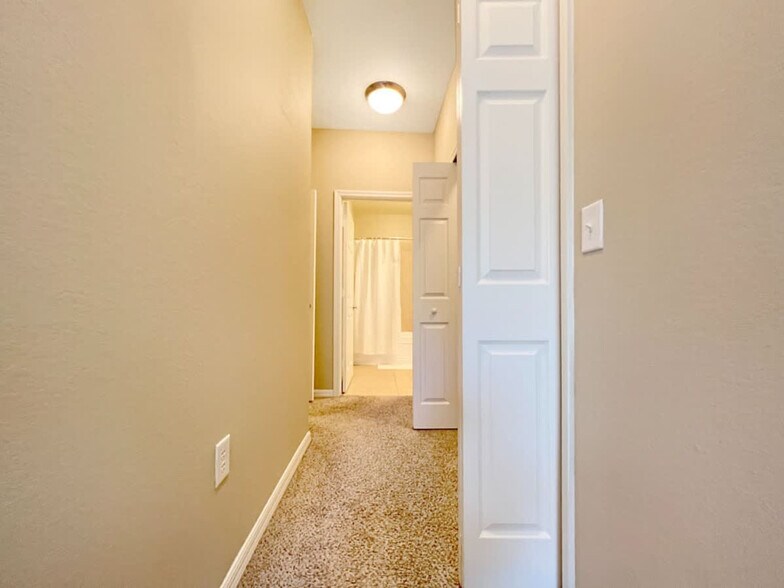 Building Photo - 1770 Bearberry Cir