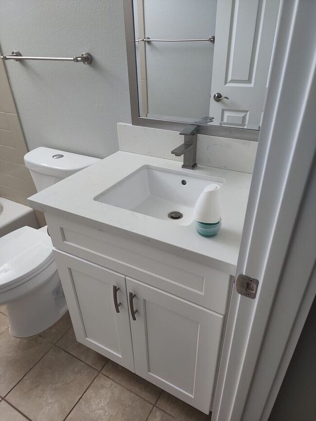 Building Photo - 4 bedroom single level home zoned for Reed...