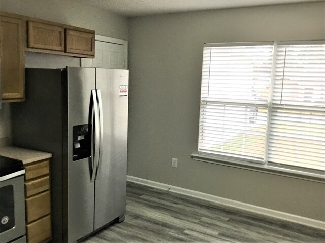 Building Photo - 10212 Illoria Dr