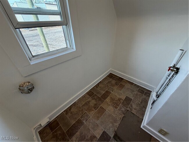 Building Photo - 317 12th St NE