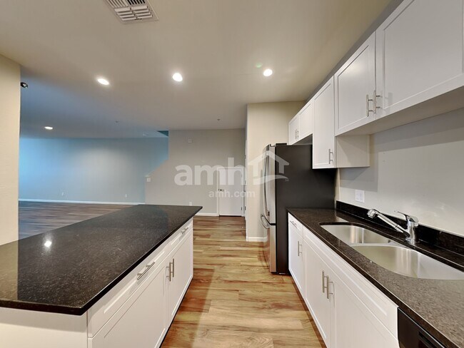 Building Photo - 20759 W Maiden Ln