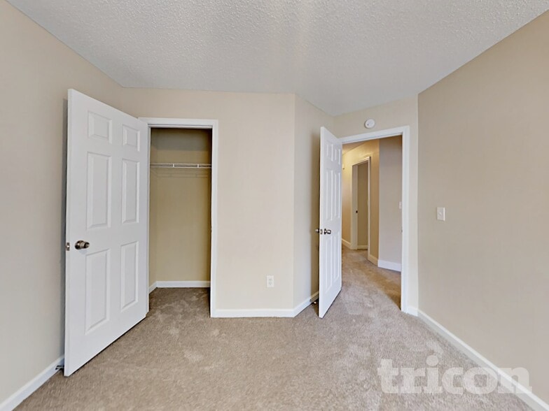 Building Photo - 3151 Peartree Dr