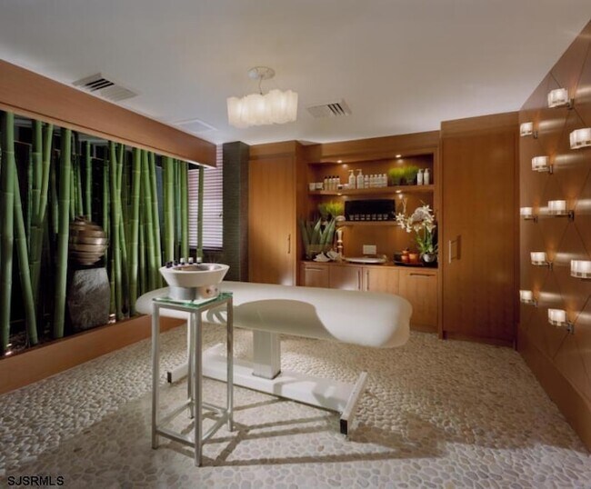 Building Photo - 526 Pacific Ave