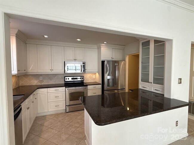 Building Photo - 1016 Queens Rd