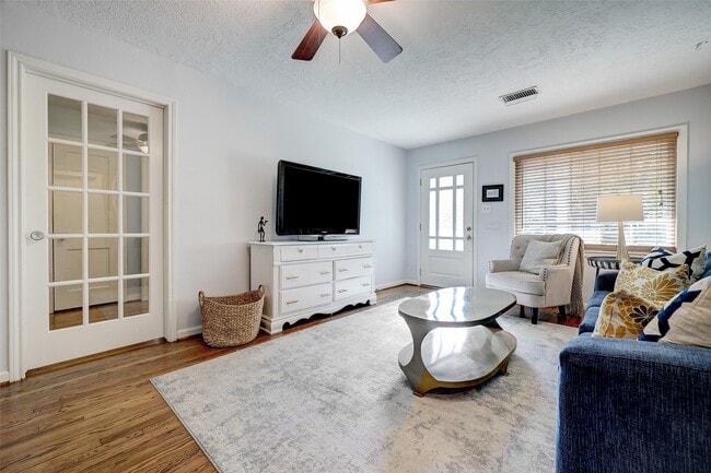 Building Photo - 1070 Lamonte Ln