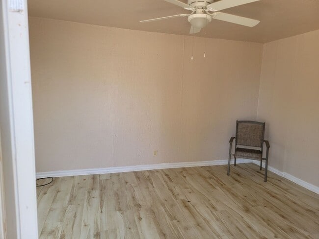 Building Photo - 1205 NW Taft Ave