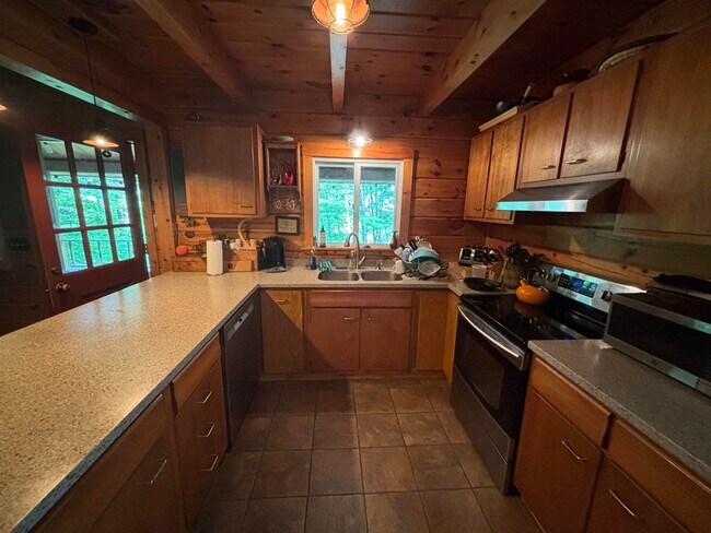 Building Photo - 37 Camp Ln