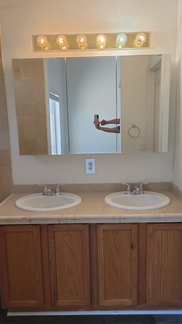 Building Photo - Charming Single Story 3 Bedroom Home For R...