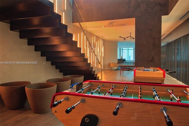 Building Photo - 480 NE 31st St