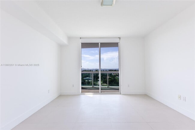 Building Photo - 7900 Harbor Island Dr
