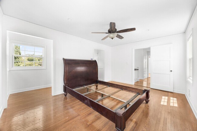 Building Photo - Stunning, remodeled rental in Historic Fra...