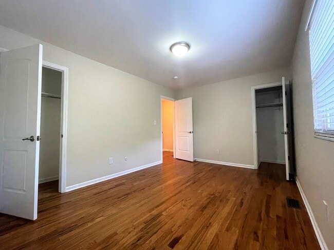 Building Photo - 2575 Olde Hill Ct N
