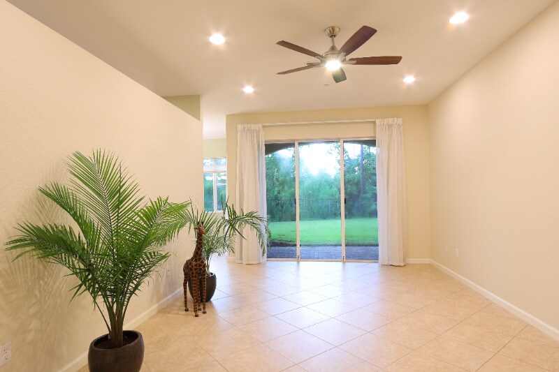 Building Photo - 407 SW Walking Path