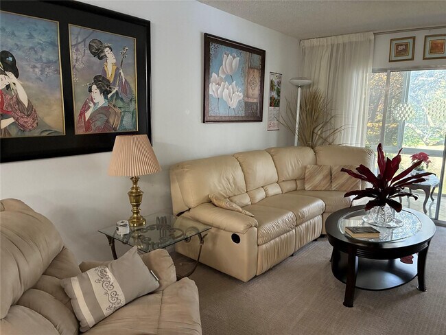 Building Photo - 2304 Lucaya Ln