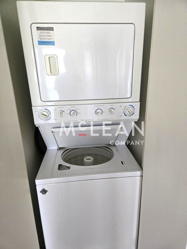 Building Photo - 2-Bedroom Condo in the Desert Princess Community