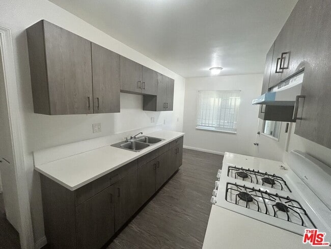 Building Photo - 10231 Darby Ave