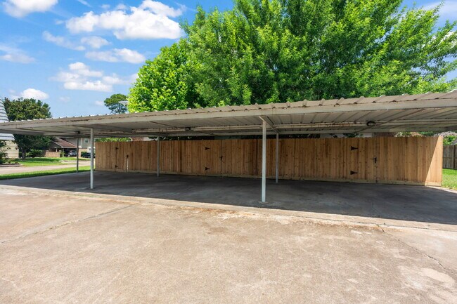 Building Photo - Furnished Option, Modern Comfort & Private Gated Patio!