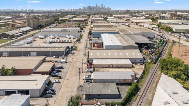 Building Photo - 5975 Armour Dr