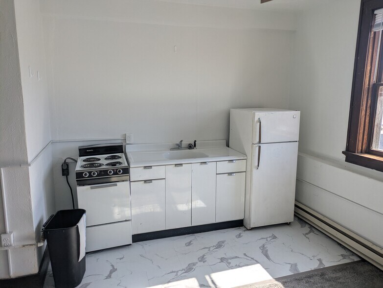 Building Photo - 235 Main St