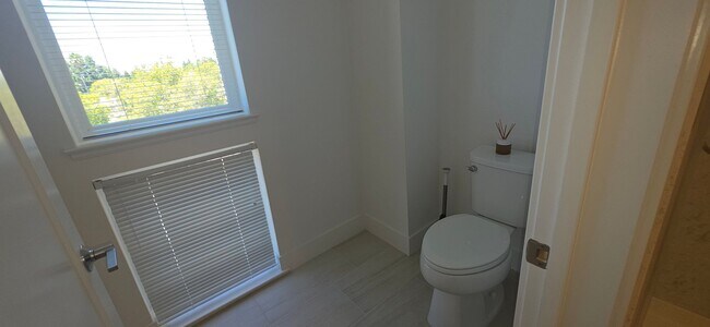Building Photo - Luxury New Build with 2 En-Suites | Quartz Kitchen | Prime Fremont Location