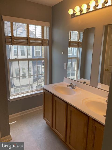 Building Photo - 8 Swan Ct