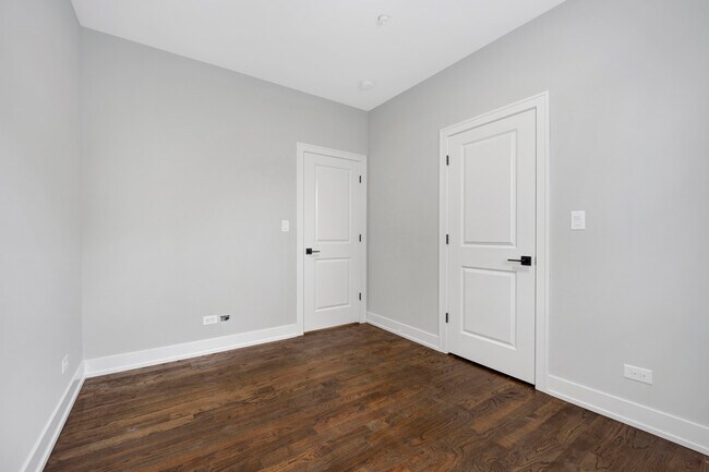 Building Photo - 2350 S Leavitt St