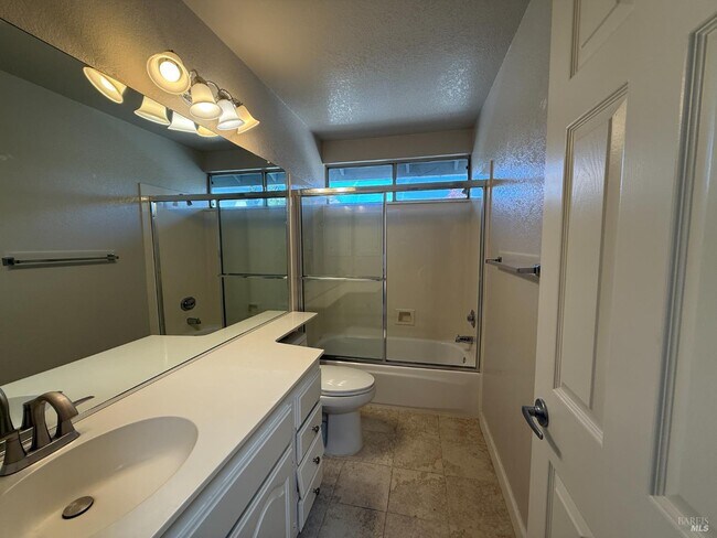 Building Photo - 861 Sonnet Dr