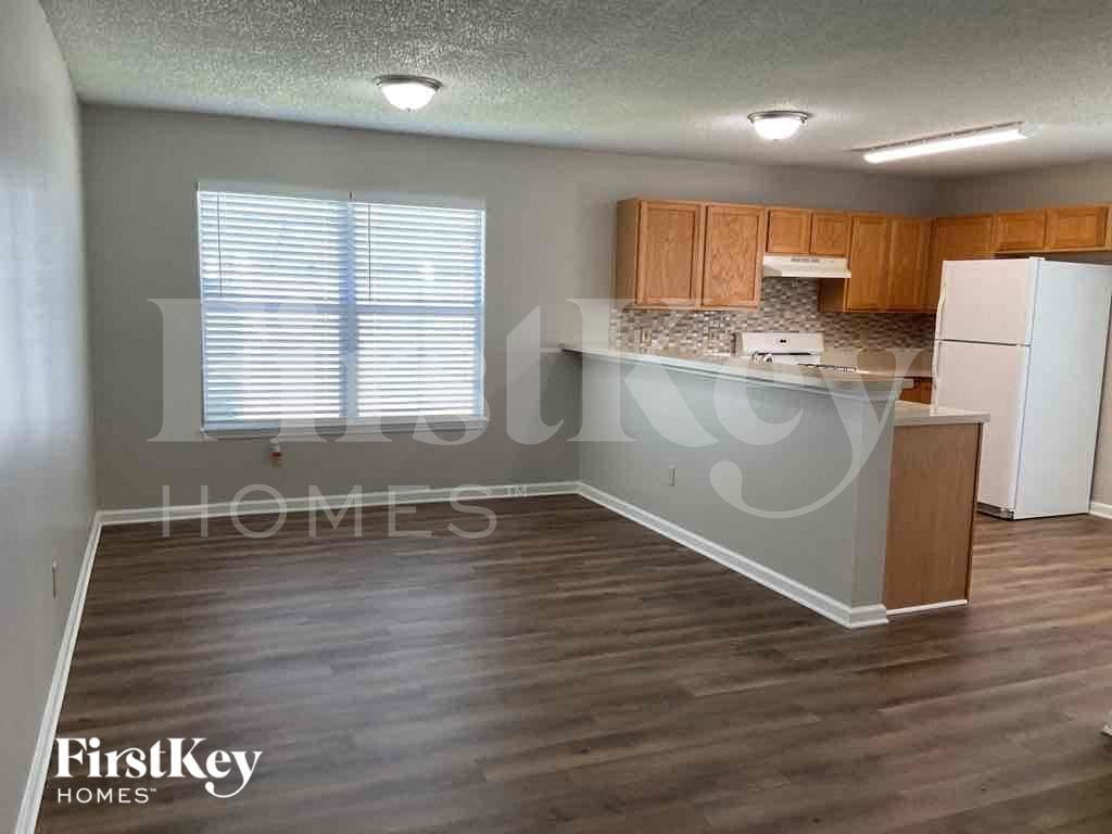 Building Photo - 2225 Pierce Arrow Dr