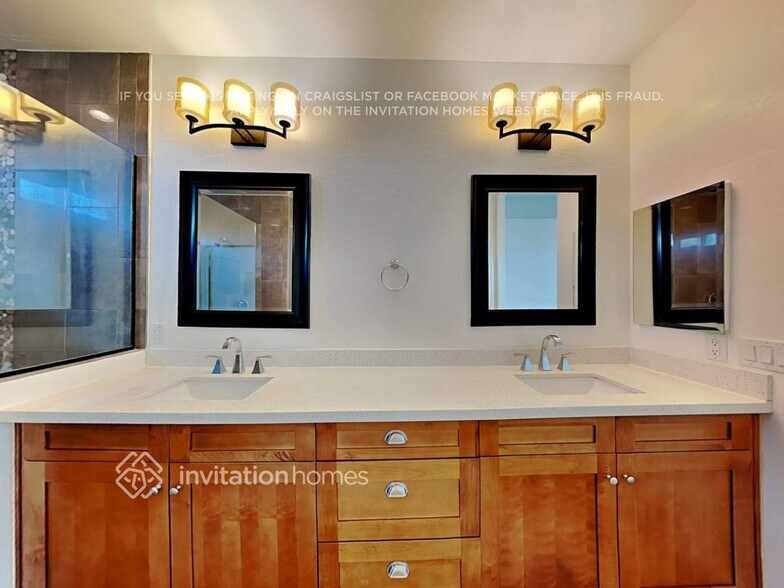 Building Photo - 16513 S 10th St