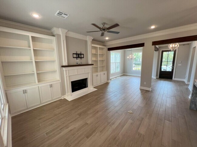Building Photo - Beautiful 4-Bedroom Home in The Magnificen...