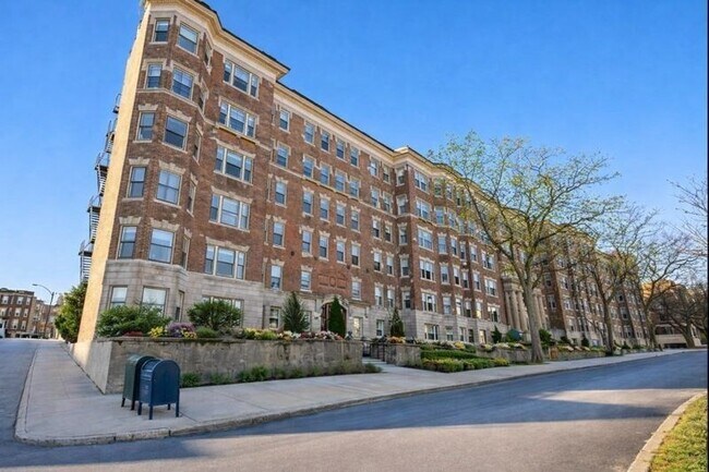 Building Photo - 1376 Commonwealth Ave