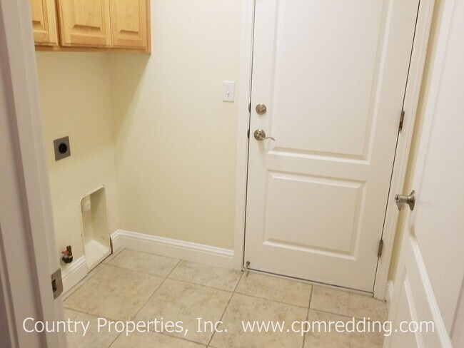 Building Photo - Spacious 3-Bedroom Plus Office Home in Riv...