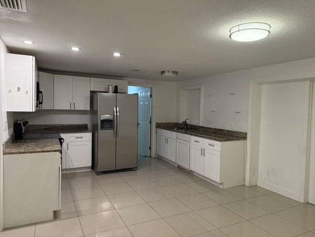 Building Photo - 8518 Woodlake Dr