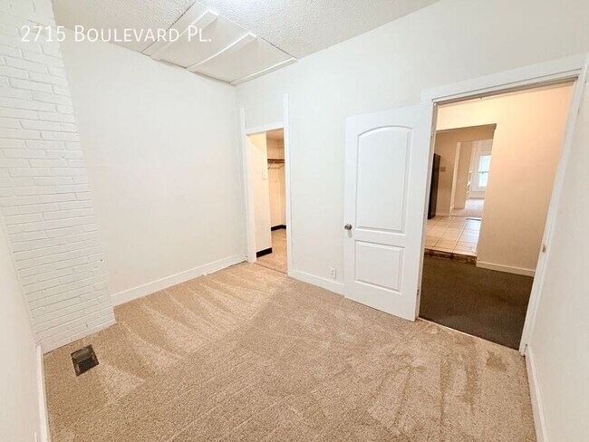 Building Photo - 2715 Boulevard Pl