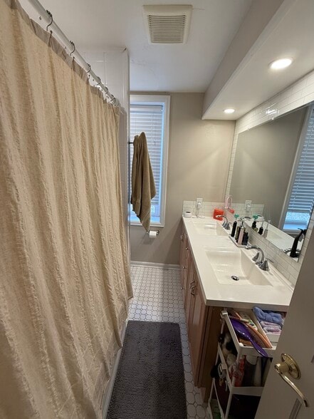 Building Photo - 227 Jay St