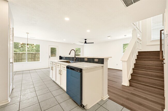 Building Photo - 146 S Walden Elms Cir