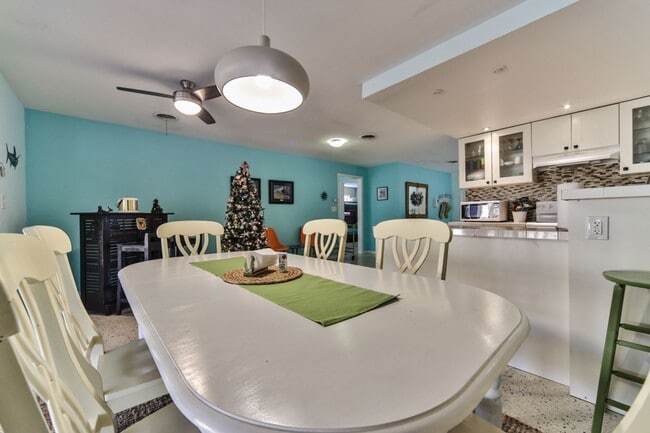 Building Photo - Vacation Rental Amazing Pet Friendly 3 Bed House with a Heated Pool