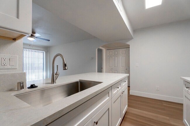 Building Photo - 5158 S Jones Blvd