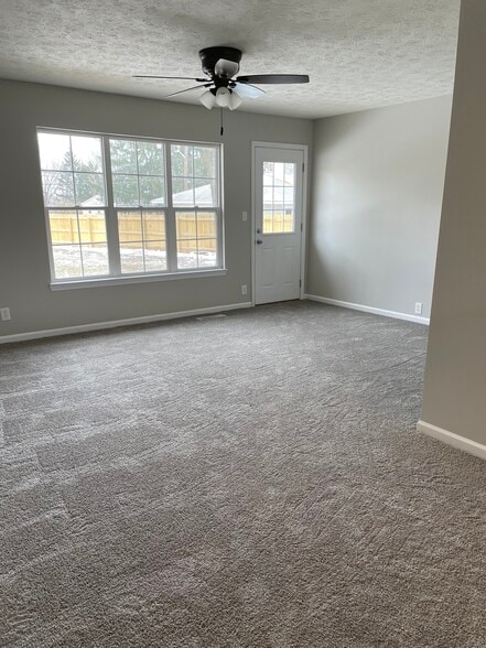 Building Photo - 1100 Riverton Dr