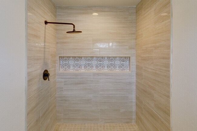 Building Photo - 309 Robbie St