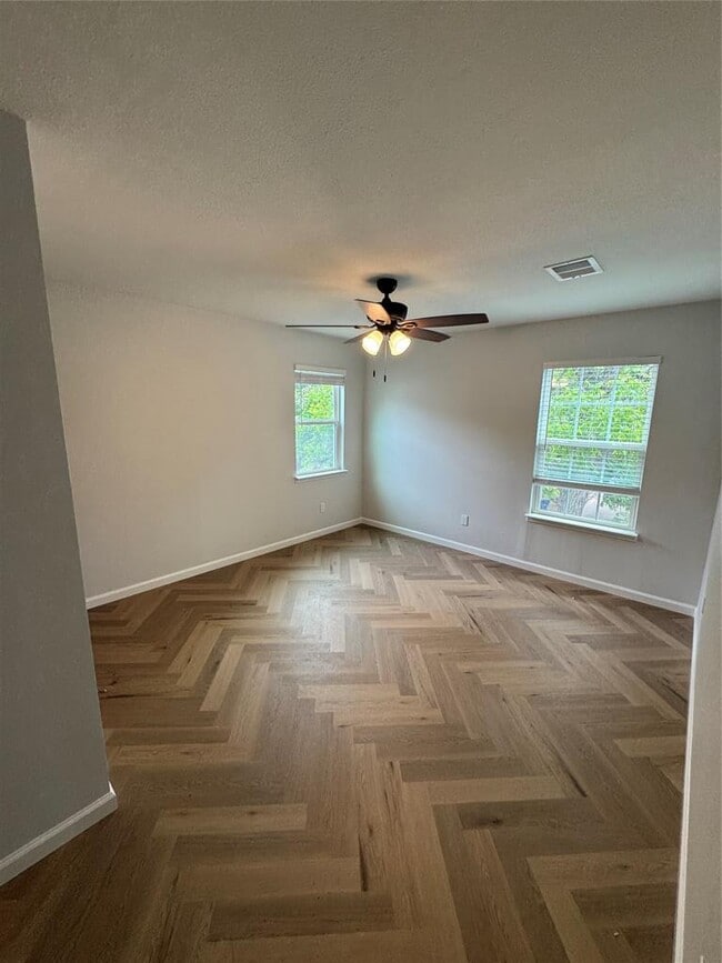 Building Photo - 1604 W 40th St